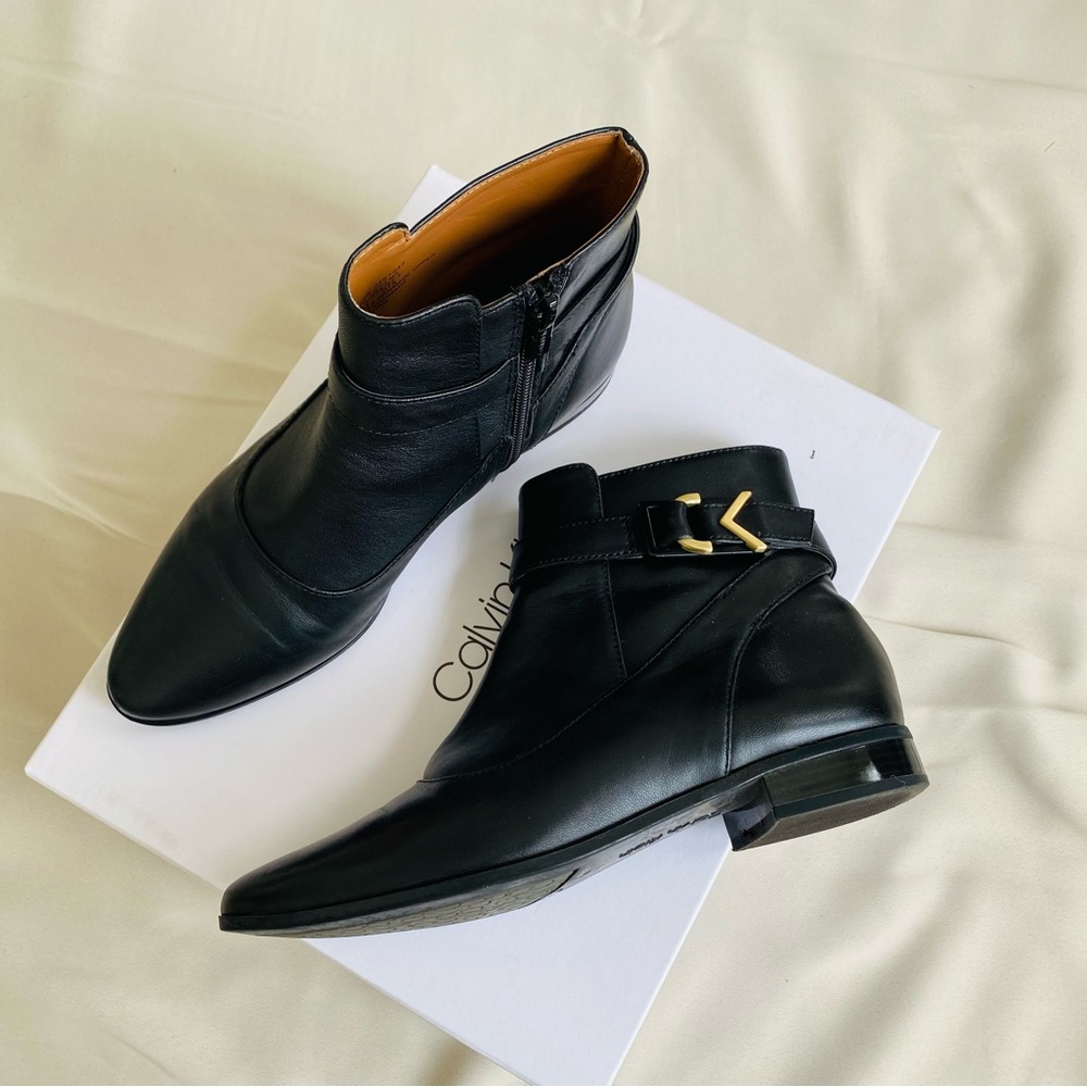 Calvin Klein farryn nappa low booties w pointy toe Zip closure